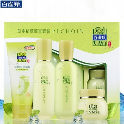 百雀羚草本精萃惊喜套补水保湿护肤爽肤水乳液四件套